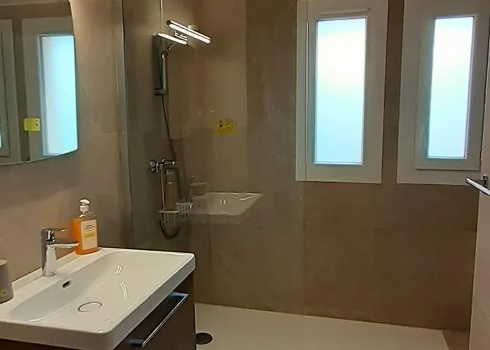 Village Occitan Magnifique T3 Mezzanine Proche Roquille Clim Et Wifi Cap D'agde アパート アグド